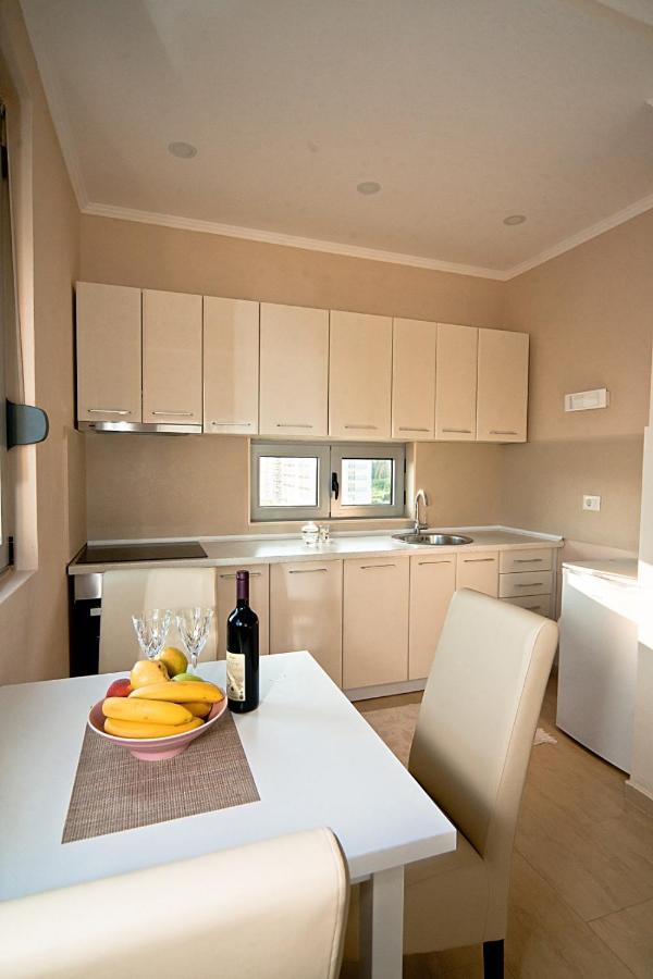 Apartments Jasmina Ulcinj Exterior photo